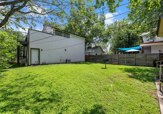 Photo 4 of Single family home for sale at 1610 Willow St, Austin, TX 78702 | MLS# 5478955 | Listing updated on 2026-06-15