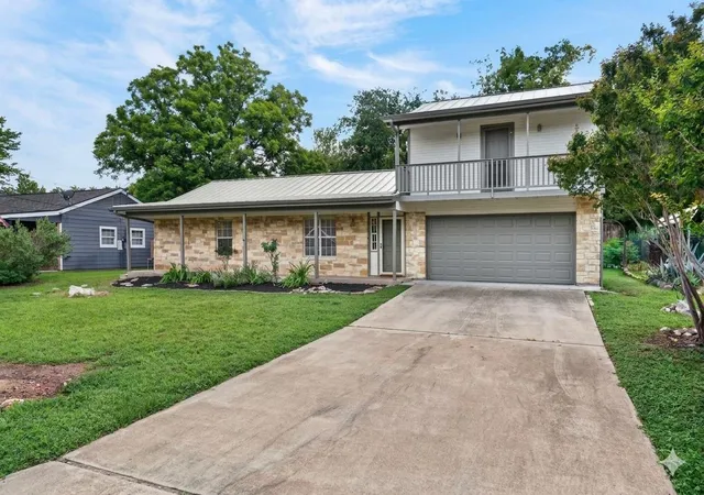 2nd image of 1010 Louise St, Marble Falls, TX 78654 | MLS# 6879029