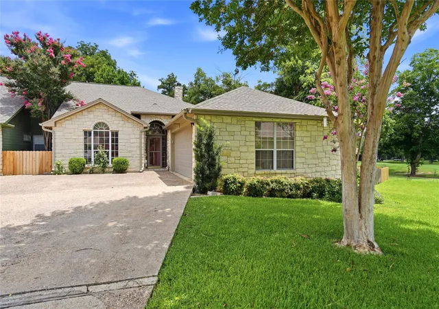 Homes for sale in Marble Falls, TX | 21 Augusta Dr, Marble Falls, TX 78654 | MLS# 5220704