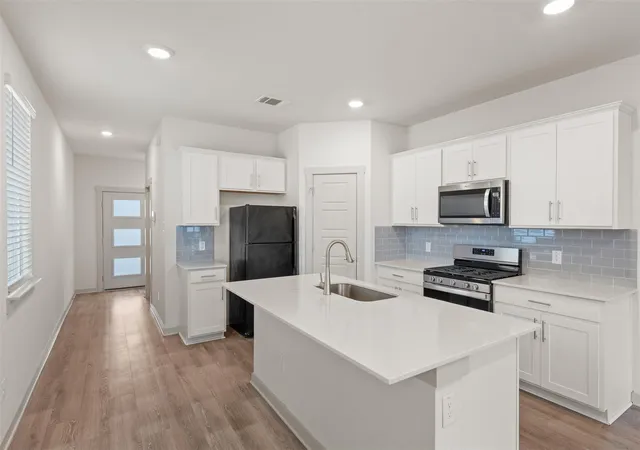 4th image of 328 Fairfax Ave, San Marcos, TX 78666 | MLS# 7392434