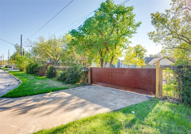 Photo 3 of Single family home for sale at 2713 Sweeney Ln, Austin, TX 78723 | MLS# 6197588 | Listing updated on 2026-08-16