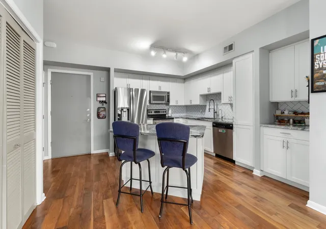 4th image of 54 Rainey St, Austin, TX 78701