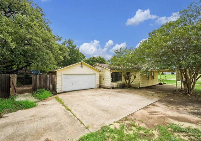 Homes for sale in Rockdale, TX | 2614 Grace Ave, Rockdale, TX 76567 | MLS# 9169439
