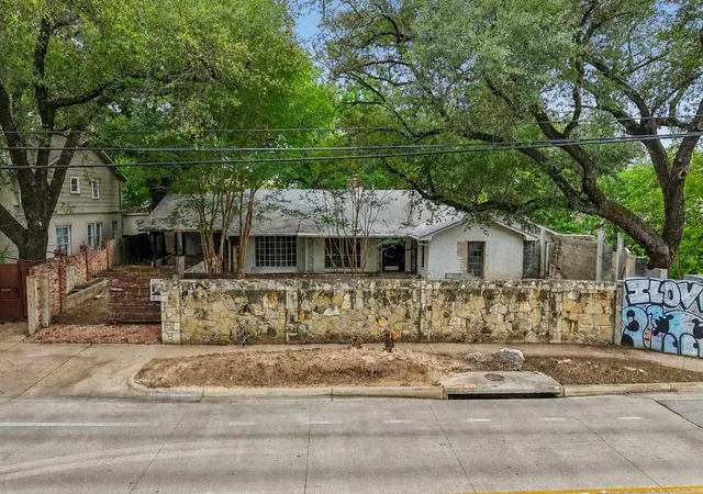 Photo 2 of Land for sale at 801 E 32nd Street, Austin, TX 78705 | MLS# 1476515 | Listing updated on 2026-09-01