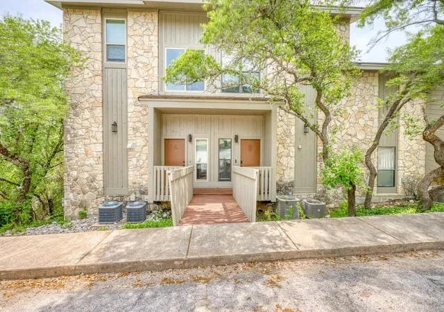Homes for sale in Horseshoe Bay, TX | 801 Grassy Knoll #B, Horseshoe Bay, TX 78657 | MLS# 3882764