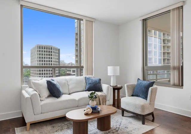 4th image of 300 Bowie St, Austin, TX 78703
