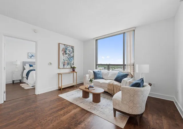 3rd image of 300 Bowie St, Austin, TX 78703