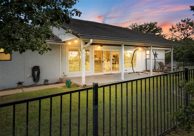 Homes for sale in Horseshoe Bay, TX | 210 Teeoff, Horseshoe Bay, TX 78657 | Houzeo