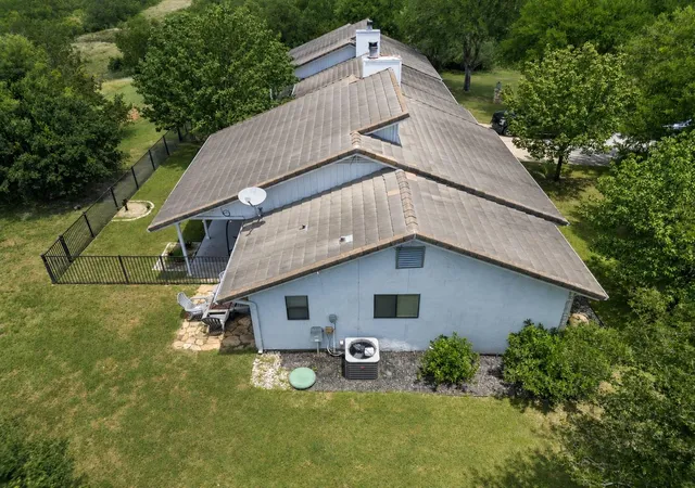 Homes for sale in Horseshoe Bay, TX | 210 Teeoff, Horseshoe Bay, TX 78657 | Houzeo