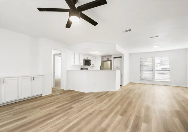 3rd image of 923 E 41St St, Austin, TX 78751