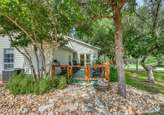 Photo 3 of Single family home for sale at 1106 N Shorewood Dr, Granite Shoals, TX 78654 | MLS# 4638259 | Listing updated on 2026-10-02