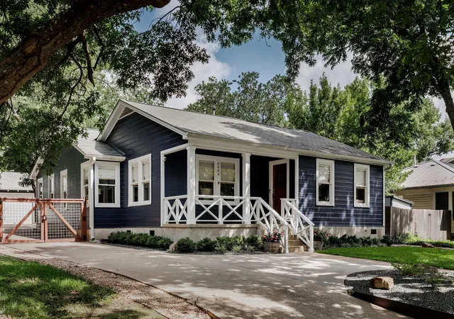 Photo 2 of Single family home for sale at 4004 Ridgelea Dr, Austin, TX 78731 | MLS# 8178948 | Listing updated on 2026-08-30
