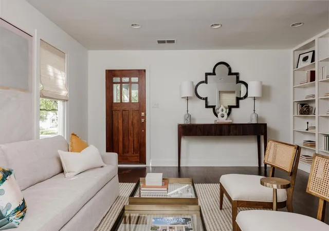 Photo 3 of Single family home for sale at 4004 Ridgelea Dr, Austin, TX 78731 | MLS# 8178948 | Listing updated on 2026-08-30