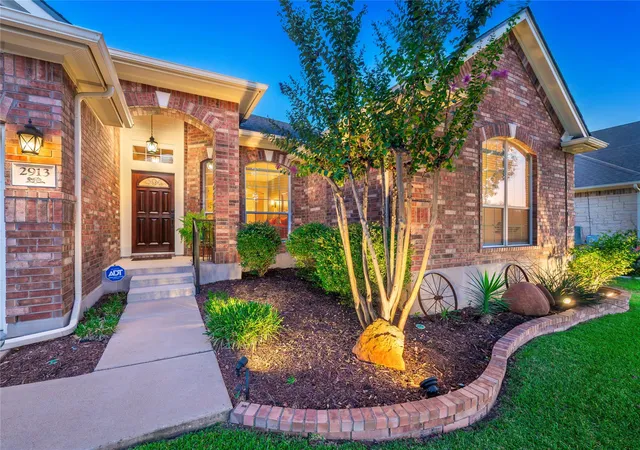 Photo 1 of Sale Pending at 2913 Clinton Pl, Round Rock, TX 78665 | MLS# 2584992 | Listing updated on 2026-09-04