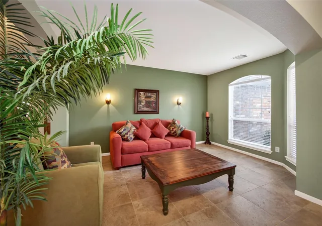 Photo 4 of Sale Pending at 2913 Clinton Pl, Round Rock, TX 78665 | MLS# 2584992 | Listing updated on 2026-09-04
