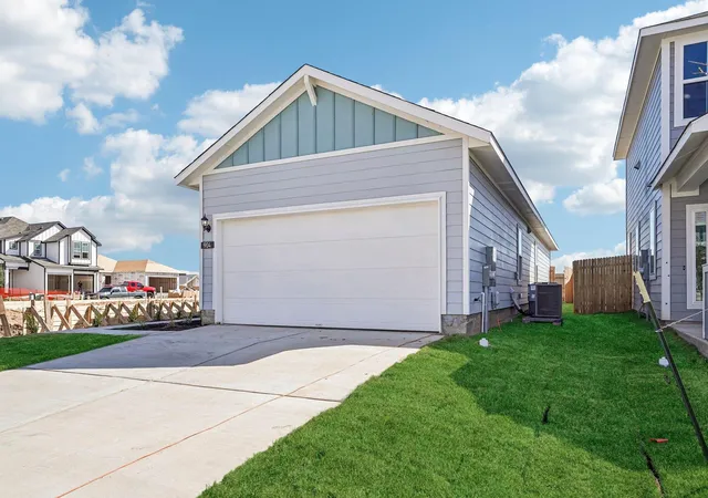 Photo 3 of Single family home for sale at 904 Windrow Run, Hutto, TX 78634 | MLS# 8444155 | Listing updated on 2026-10-28