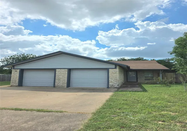 Photo 4 of House for sale at 15208 Spring Hl Ln, Pflugerville, TX 78660 | MLS# 3172802 | Listing updated on 2026-08-10