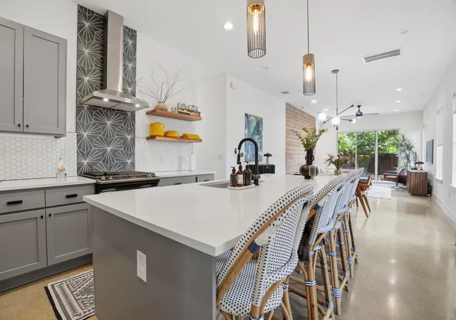 Photo 2 of Condo for sale at 4609 Sara Dr #B, Austin, TX 78721 | MLS# 3780111 | Listing updated on 2026-08-28