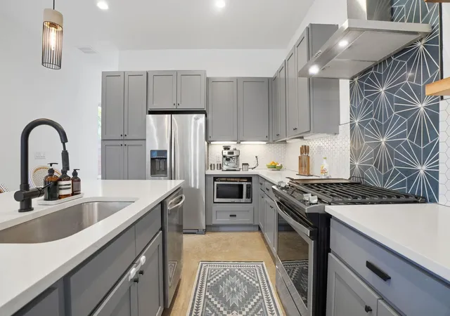 Listing Photo 3 - Condo for sale in building located at 4609 Sara Dr, Austin, TX 78721 - Unit #B
