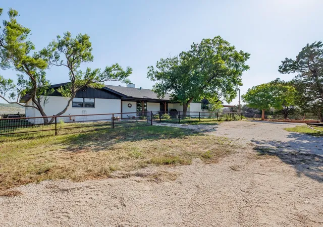 3rd image of 120 County Road 321, Abilene, TX 79606 | MLS# 9761982