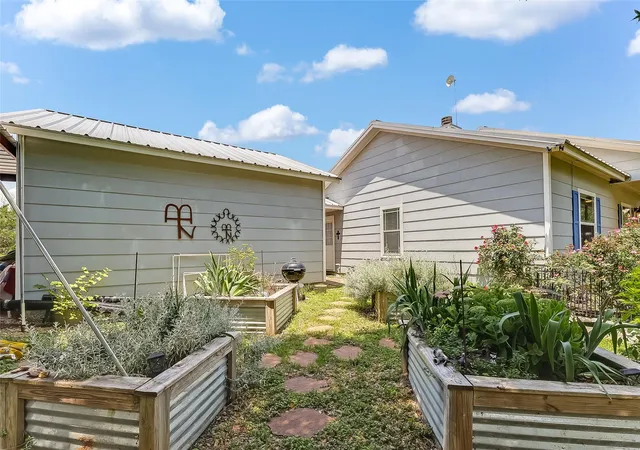 Photo 3 of Single family home for sale at 2271 County Rd 112, Burnet, TX 78611 | MLS# 5802545 | Listing updated on 2026-10-05