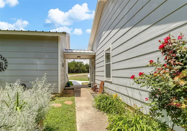 Photo 3 of Single family home for sale at 2271 County Rd 112, Burnet, TX 78611 | MLS# 5802545 | Listing updated on 2026-10-05
