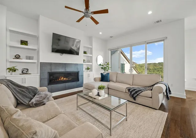 Listing Photo 4 - Condo for sale in building located at 5717 Lost Horizon Dr, Austin, TX 78759 - Unit #12