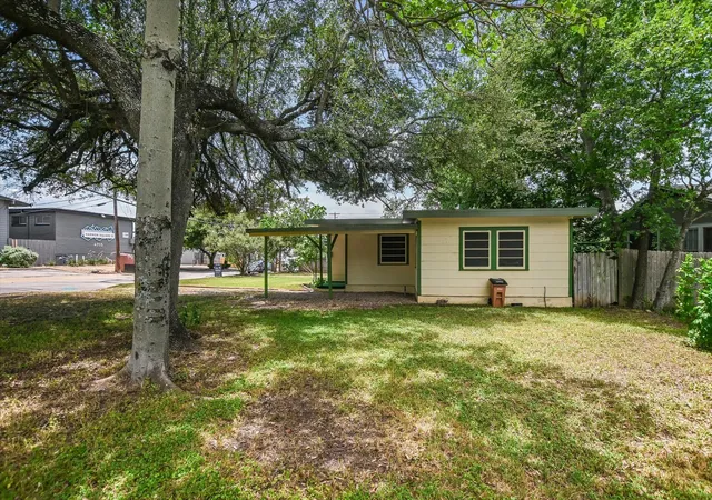 Listing Photo 3 - Condo for sale in building located at 4714 & 4716 Harmon Ave, Austin, TX 78751