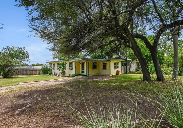 Listing Photo 4 - Condo for sale in building located at 4714 & 4716 Harmon Ave, Austin, TX 78751
