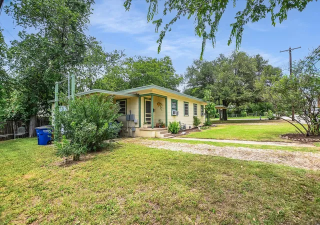 Listing Photo 5 - Condo for sale in building located at 4714 & 4716 Harmon Ave, Austin, TX 78751