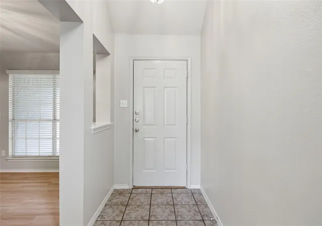 Photo 4 of Single family home for sale at 3816 Top Rock Ln, Round Rock, TX 78681 | MLS# 8977375 | Listing updated on 2026-09-17