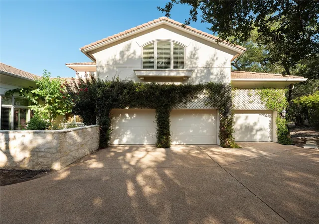 Photo 4 of Single family home for sale at 4400 Island Ave, Austin, TX 78731 | MLS# 9276221 | Listing updated on 2026-09-28