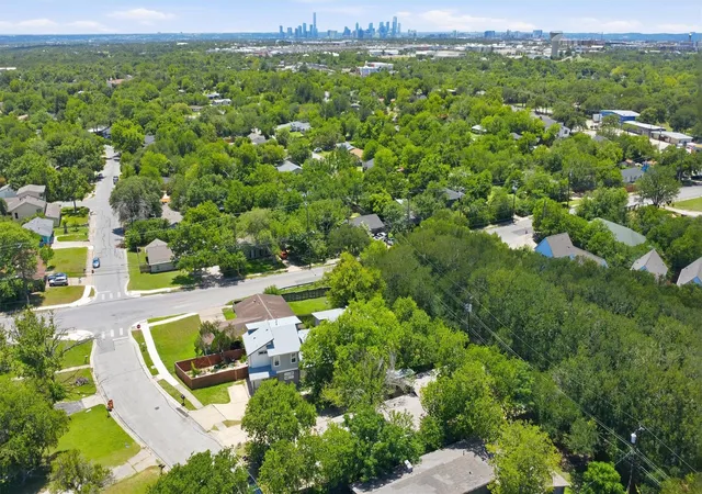 2nd image of 5704 Gloucester Ln, Austin, TX 78723