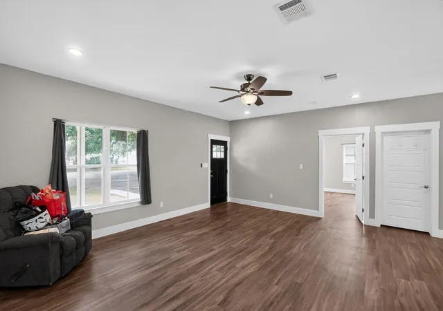 5th image of 403 Lynch St, Smithville, TX 78957 | MLS# 6518204