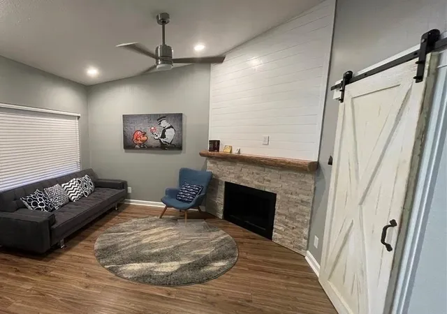 2nd image of 421 W San Antonio St #H3, San Marcos, TX 78666 | MLS# 9655132