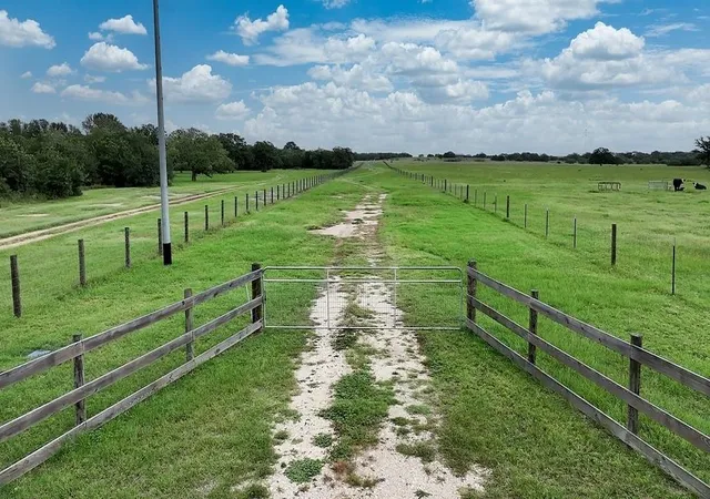 19th image of 2625 Burke Rd, Flatonia, TX 78941 | MLS# 4945118