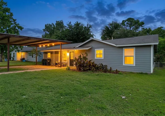 Homes for sale in Rockdale, TX | 720 Dyer St, Rockdale, TX 76567 | MLS# 7475025