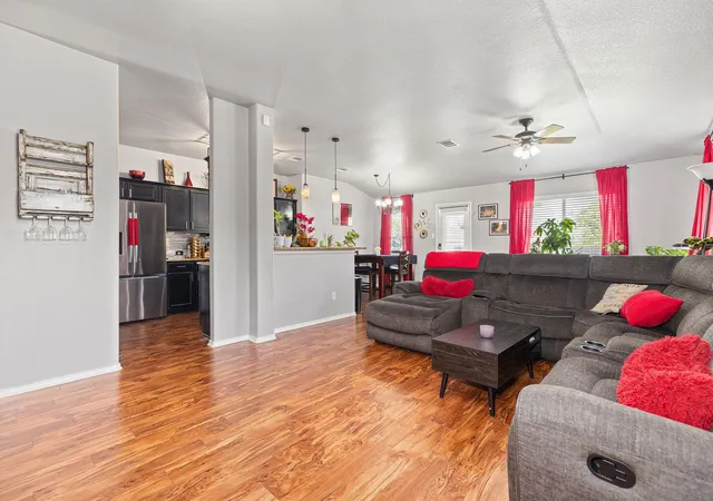 Photo 4 of Single family home for sale at 327 Comal Run, Hutto, TX 78634 | MLS# 4223535 | Listing updated on 2026-08-31