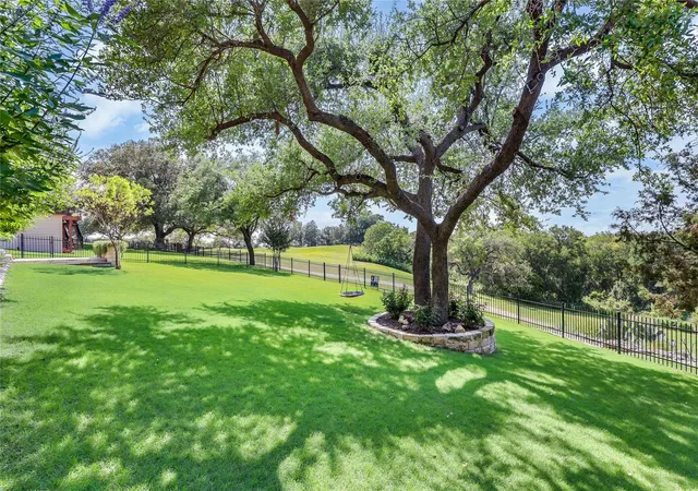 Photo 4 of Single family home for sale at 5200 Arrowhead Dr, Lago Vista, TX 78645 | MLS# 2318982 | Listing updated on 2026-08-05