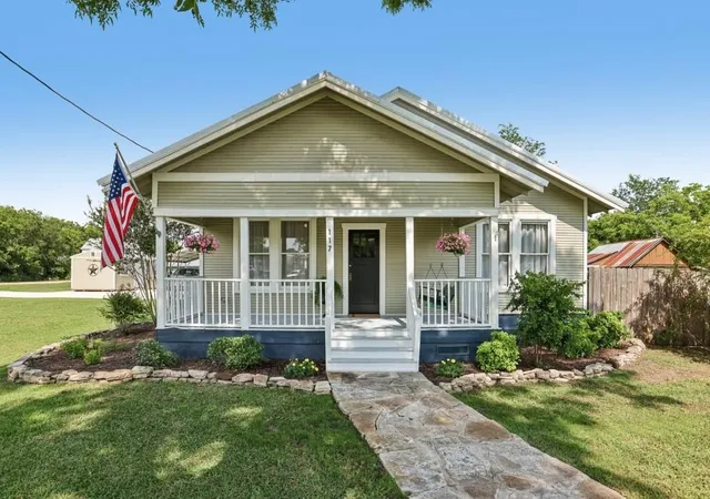 1st image of 117 N Main St, Paige, TX 78659 | MLS# 7085925