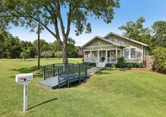 4th image of 117 N Main St, Paige, TX 78659 | MLS# 7085925