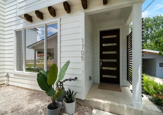 Photo 4 of Single family home for sale at 1705b Perez St, Austin, TX 78721 | MLS# 1644195 | Listing updated on 2026-08-23