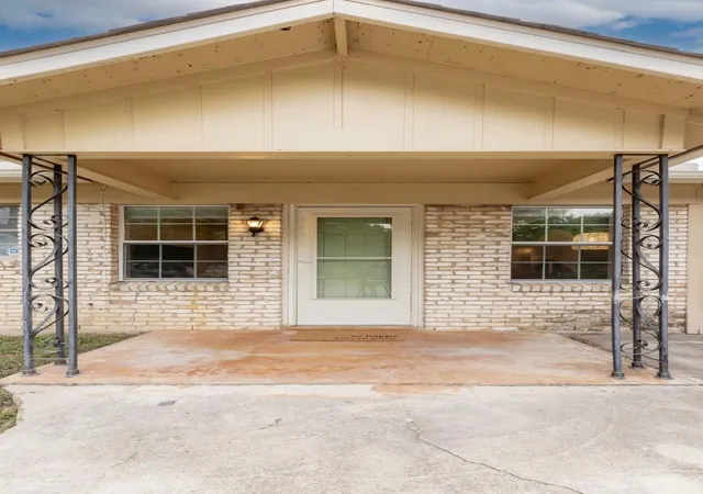 Photo 2 of Single family home for sale at 1303 Haynes St, San Marcos, TX 78666 | MLS# 6352827 | Listing updated on 2026-08-13