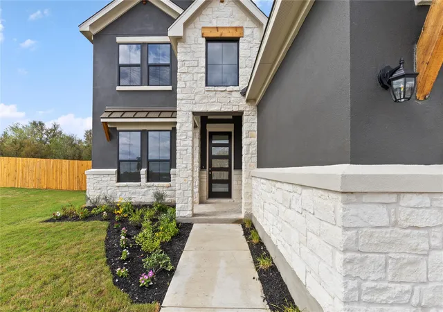 Photo 4 of Single family home for sale at 105 Little Tenina Trl, Cedar Creek, TX 78612 | MLS# 1673296 | Listing updated on 2026-10-16