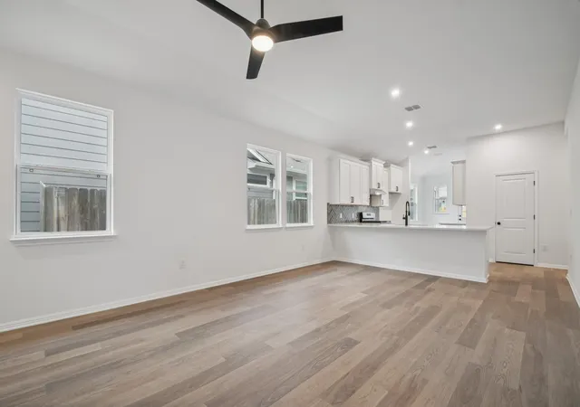 Photo 3 of Single family home for sale at 509 Porter Country Pkwy, Buda, TX 78610 | MLS# 8947509 | Listing updated on 2026-10-06
