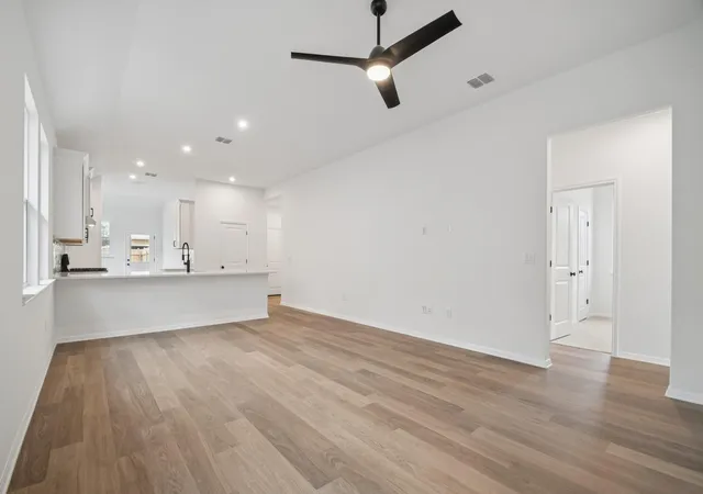 Photo 4 of Single family home for sale at 509 Porter Country Pkwy, Buda, TX 78610 | MLS# 8947509 | Listing updated on 2026-10-06