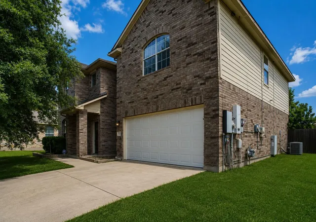 Photo 3 of Single family home for sale at 18305 Lake Edge Ct, Pflugerville, TX 78660 | MLS# 7773562 | Listing updated on 2026-09-23