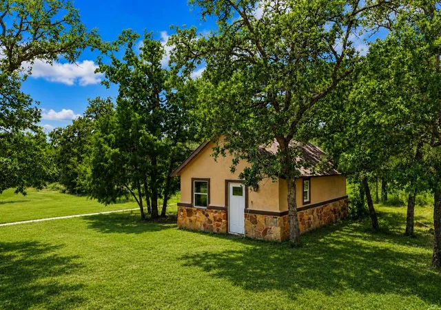 2nd image of 499 Bridgestone Ct, Lockhart, TX 78644 | MLS# 1143210