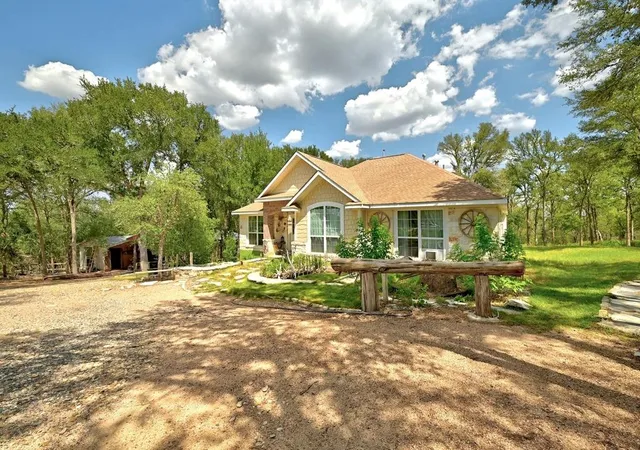 Photo 2 of Single family home for sale at 7709 Timber Hills Dr, Del Valle, TX 78617 | MLS# 4329056 | Listing updated on 2026-07-09