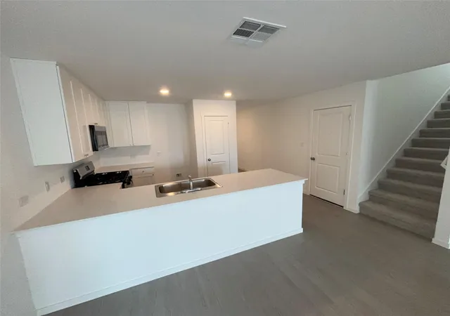 Photo 3 of Sale Pending at 120 Spotbill Ct, Uhland, TX 78640 | MLS# 8798048 | Listing updated on 2026-10-06